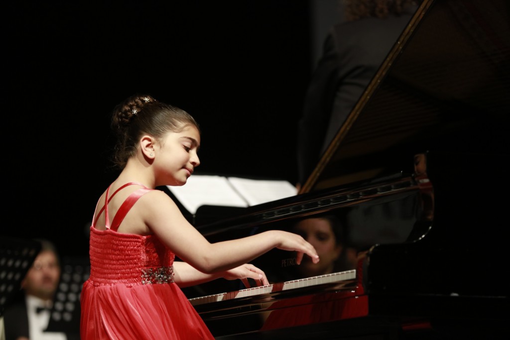 8-year-old Suna Alsancak plays a piano solo