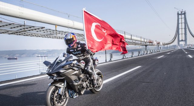 Motorcycle Champion Kenan Sofuoğlu sets speed record at opening of Osman Gazi Bridge