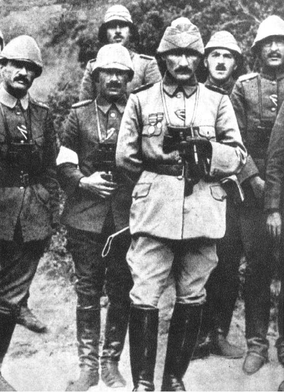 Mustafa Kemal Paşa led the Turks to victory in 1915