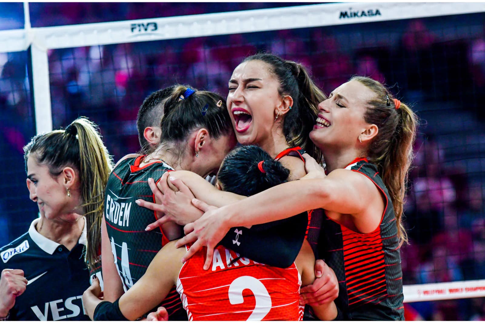 Turkiye women’s volleyball tops group, goes through to Round 2 of World